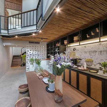 Siam Shelter Bangkok Bed & Breakfast